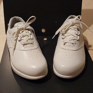 SAS Womens Classic Free Time White Sneakers. Size 6.5W. Almost New